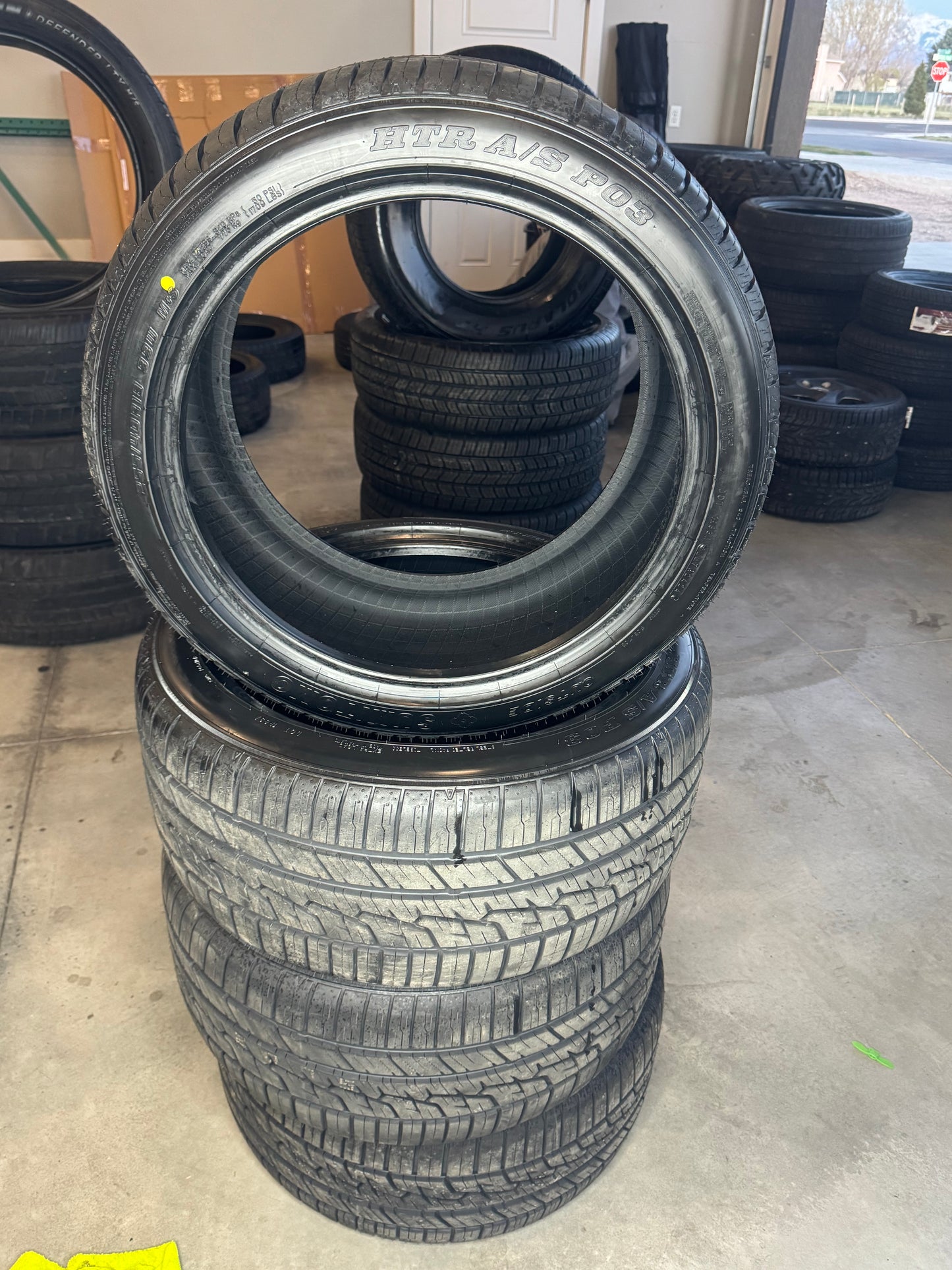 SUITOMO 255/40R18 ALL SEASON