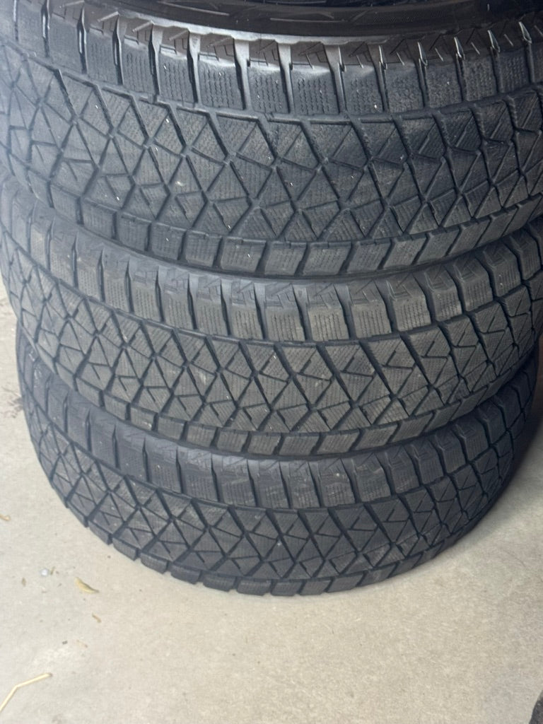 Bridgestone Blizzack DM-V2 255/55R18 109T- set of 4